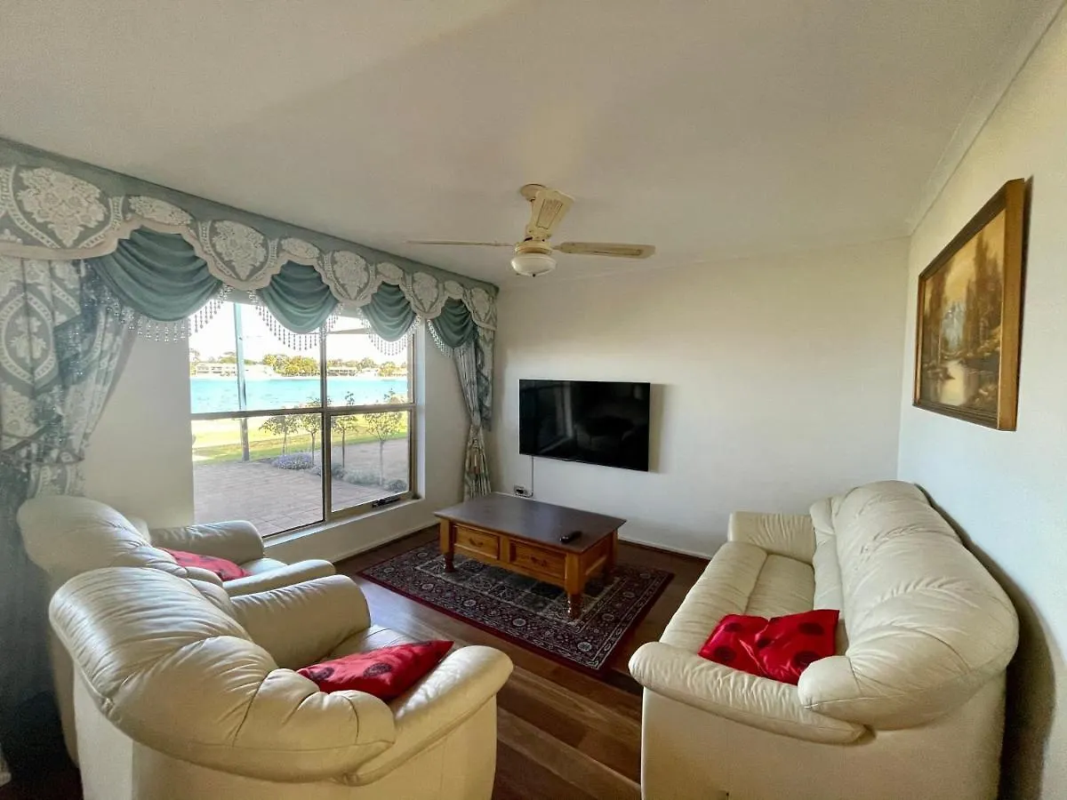 West Lakes Townhouse Apartment Adelaide